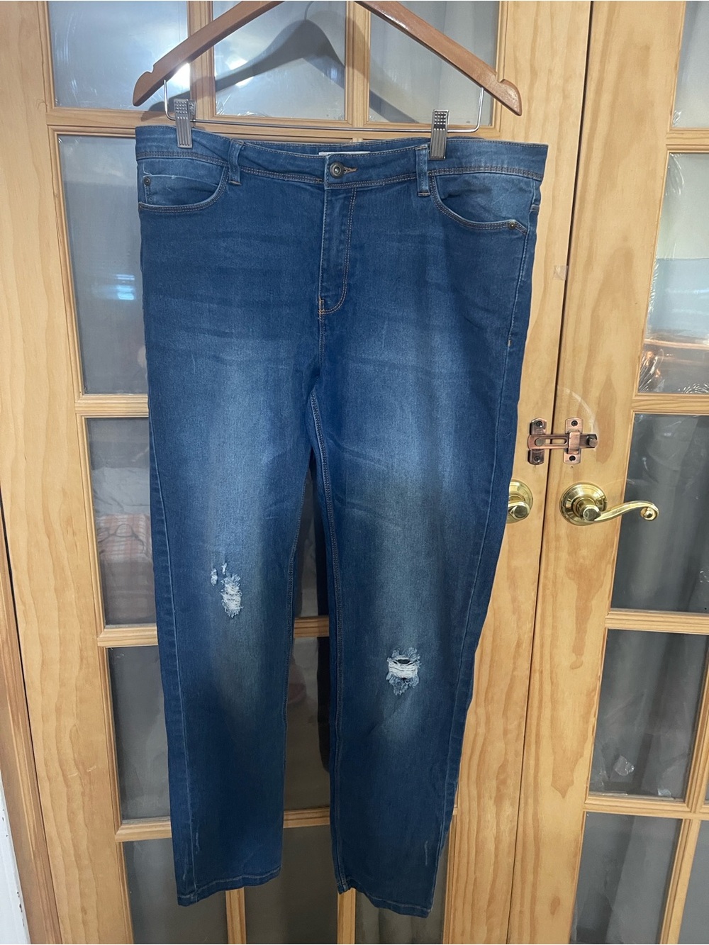 137. Women's Skinny Distressed Jeans in Dark Blue
